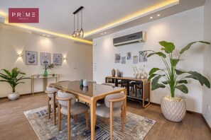 Appartement, 2 chambres | Repas dans la chambre