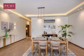 Apartment, 2 Bedrooms | In-room dining
