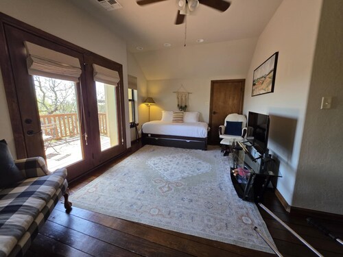 Mountain View, Hot tub, 1 private & 1 loft bedroom