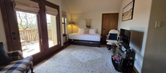 Mountain View, Hot tub, 1 private & 1 loft bedroom