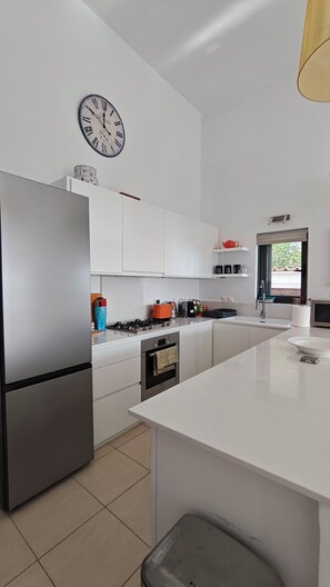 Microwave, oven, stovetop, dishwasher - Perfect Greek Villa at the seaside (Neochori)