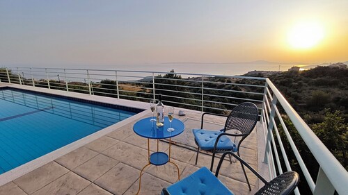 Perfect Greek Villa at the seaside