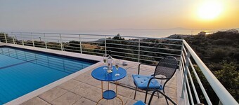 Perfect Greek Villa at the seaside