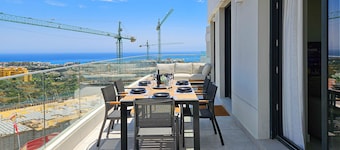 Penthouse apartment with hot tub next to Selwo