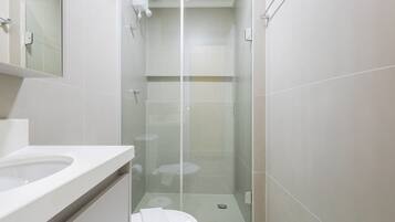 Basic Apartment | Bathroom