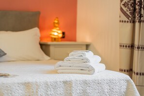 1 slaapkamer, een strijkplank/strijkijzer, wifi, beddengoed