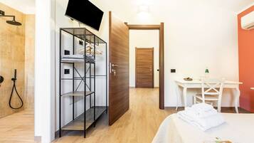 1 Schlafzimmer, BĂŒgeleisen/BĂŒgelbrett, WLAN, BettwĂ€sche