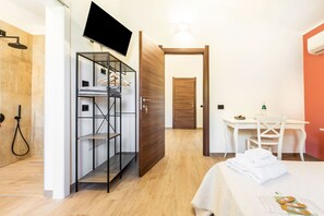 1 habitación, tabla de planchar con plancha, wifi y ropa de cama 