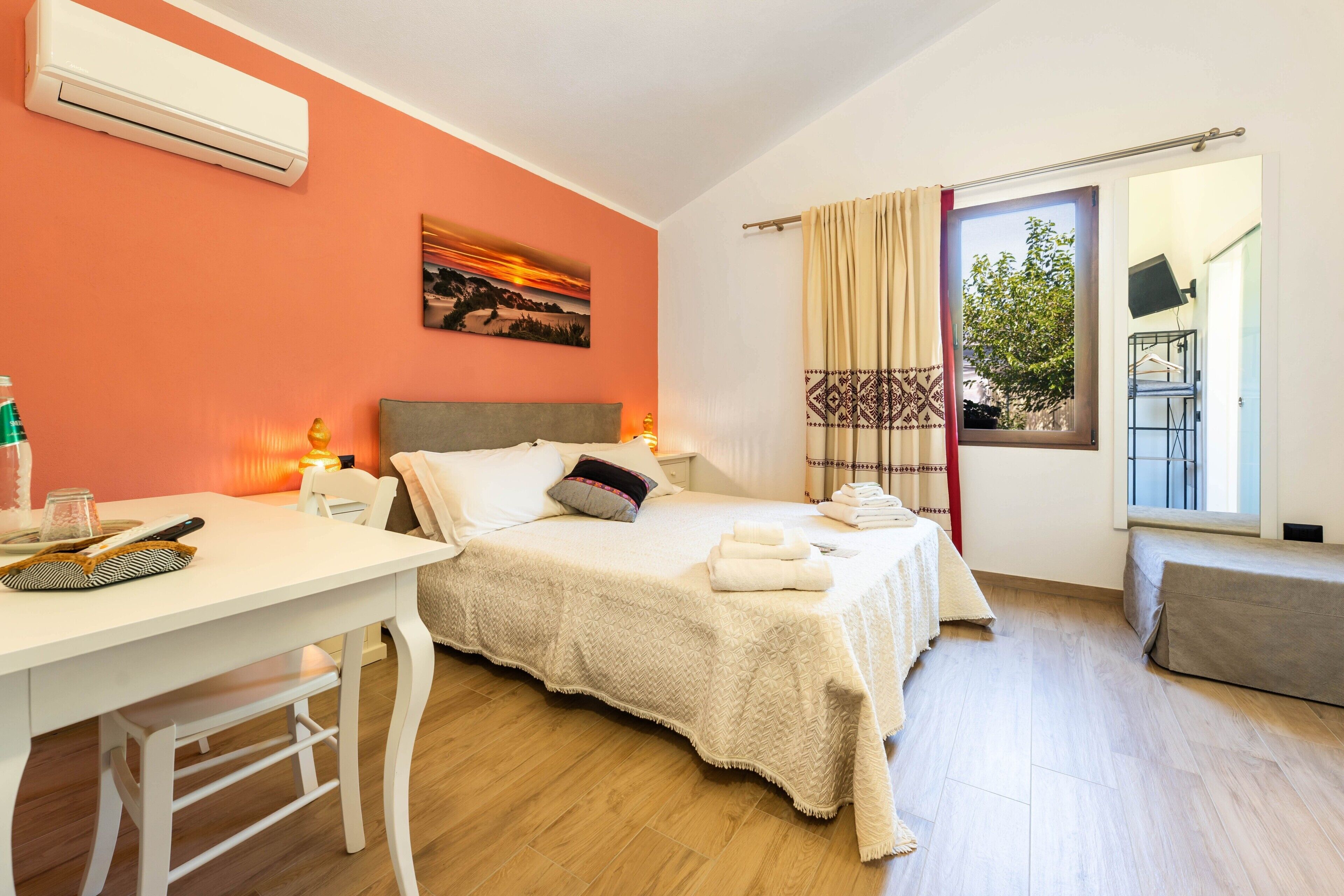 1 habitación, tabla de planchar con plancha, wifi y ropa de cama 