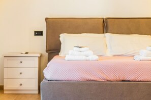 2 bedrooms, WiFi, bed sheets, wheelchair access