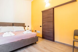 2 bedrooms, WiFi, bed sheets, wheelchair access
