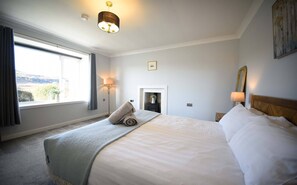 3 habitaciones, tabla de planchar con plancha, wifi y ropa de cama