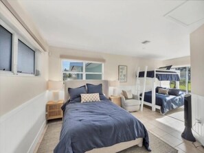 3 bedrooms, iron/ironing board, internet, bed sheets - Welcome to your coastal getaway! (Placida)
