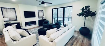 Prime Location! Beautiful and spacious 3-bedroom townhome in the heart of Boji!
