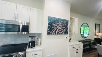 Micro-ondes, four, plaque de cuisson, lave-vaisselle