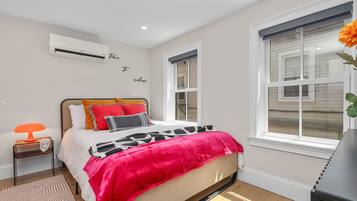 3 bedrooms, iron/ironing board, travel crib, free WiFi