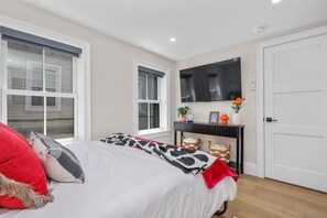 3 bedrooms, iron/ironing board, travel cot, free WiFi