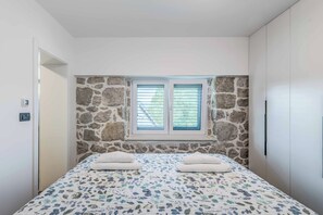 3 bedrooms, WiFi, bed sheets - Villa Elegant Stone - Three Bedroom Villa, Sleeps 6 (Runović)