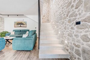 Interior - Villa Elegant Stone - Three Bedroom Villa, Sleeps 6 (Runović)