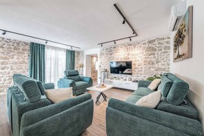 Smart TV, video games, ping pong