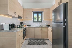 Geladeira, micro-ondas, fogão, lava-louças