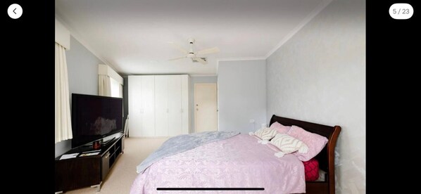 Room, 1 Bedroom, Patio, Garden View | Room amenity