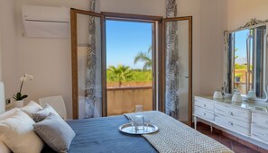 3 bedrooms, iron/ironing board, free WiFi, bed sheets - Deluxe Villa with Salata Pool Large Green Spaces By Sicily Home Solutions (Sicilia)