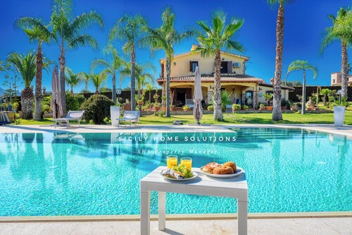 Deluxe Villa with Salata Pool Large Green Spaces By Sicily Home Solutions