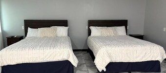cozy one bedroom close to beaches and restaurants.