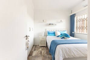 2 bedrooms, iron/ironing board, WiFi, bed sheets - Luxury Ocean View Escape Apartment in Kingsburgh with AC and Private Rooftop (Kingsburgh)