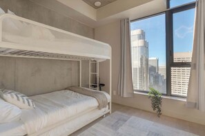 Iron/ironing board, travel crib, WiFi, bed sheets