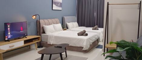 Family Studio | Desk, iron/ironing board, free WiFi