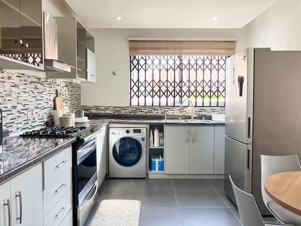 Standard Apartment, 2 Bedrooms | Private kitchen