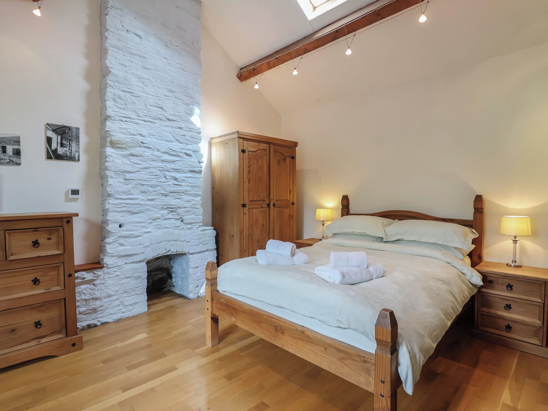 2 habitaciones, decoración personalizada y muebles diferentes 