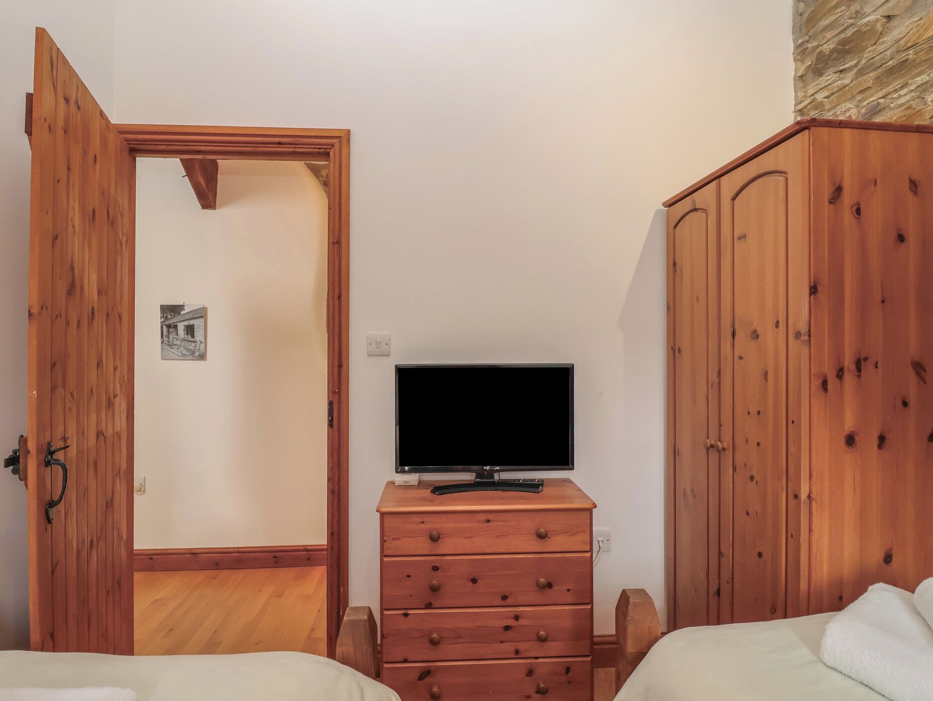 2 bedrooms, individually decorated, individually furnished, free WiFi