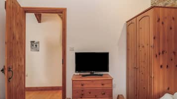 2 bedrooms, individually decorated, individually furnished, free WiFi