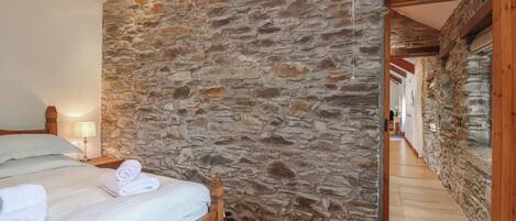 2 室のベッドルーム、客室ごとに異なる装飾、客室ごとに異なるインテリア、WiFi (無料)