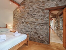 2 habitaciones, decoración personalizada y muebles diferentes 