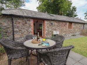 Outdoor dining - The Coach House (Tavistock)