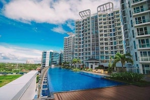 2 outdoor pools