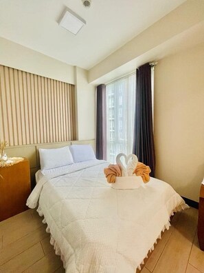 Iron/ironing board, free WiFi - MactanNewtown Staycation Near The Beach (Lapu-Lapu)