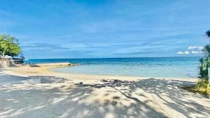 Plage privée à proximité, sable blanc