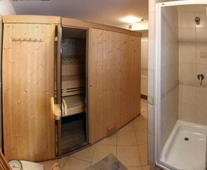 Room, 1 Bedroom, Smoking, Garden View | Bathroom