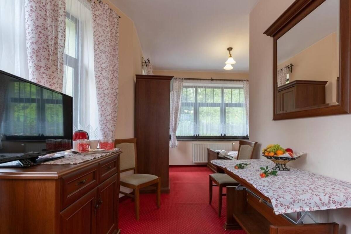 Room, 1 Bedroom, Smoking, Garden View | Room amenity