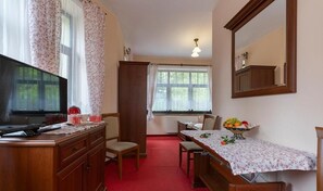 Room, 1 Bedroom, Smoking, Garden View | Room amenity