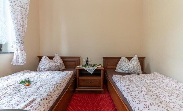 Room, 1 Bedroom, Smoking, Garden View