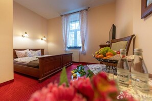 Room, 1 Bedroom, Terrace, Garden View | Living room
