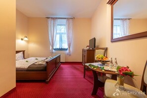 Room, 1 Bedroom, Terrace, Garden View | Living room