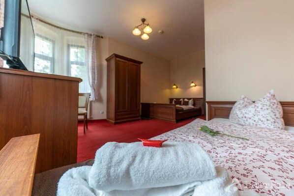 Kamer, 1 slaapkamer, roken, uitzicht op tuin | 1 slaapkamer