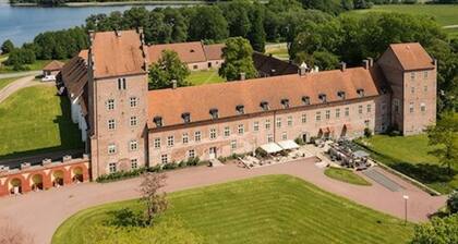 1-bed Kristianstad Apartment - Sleeps 6 & Pets Ok